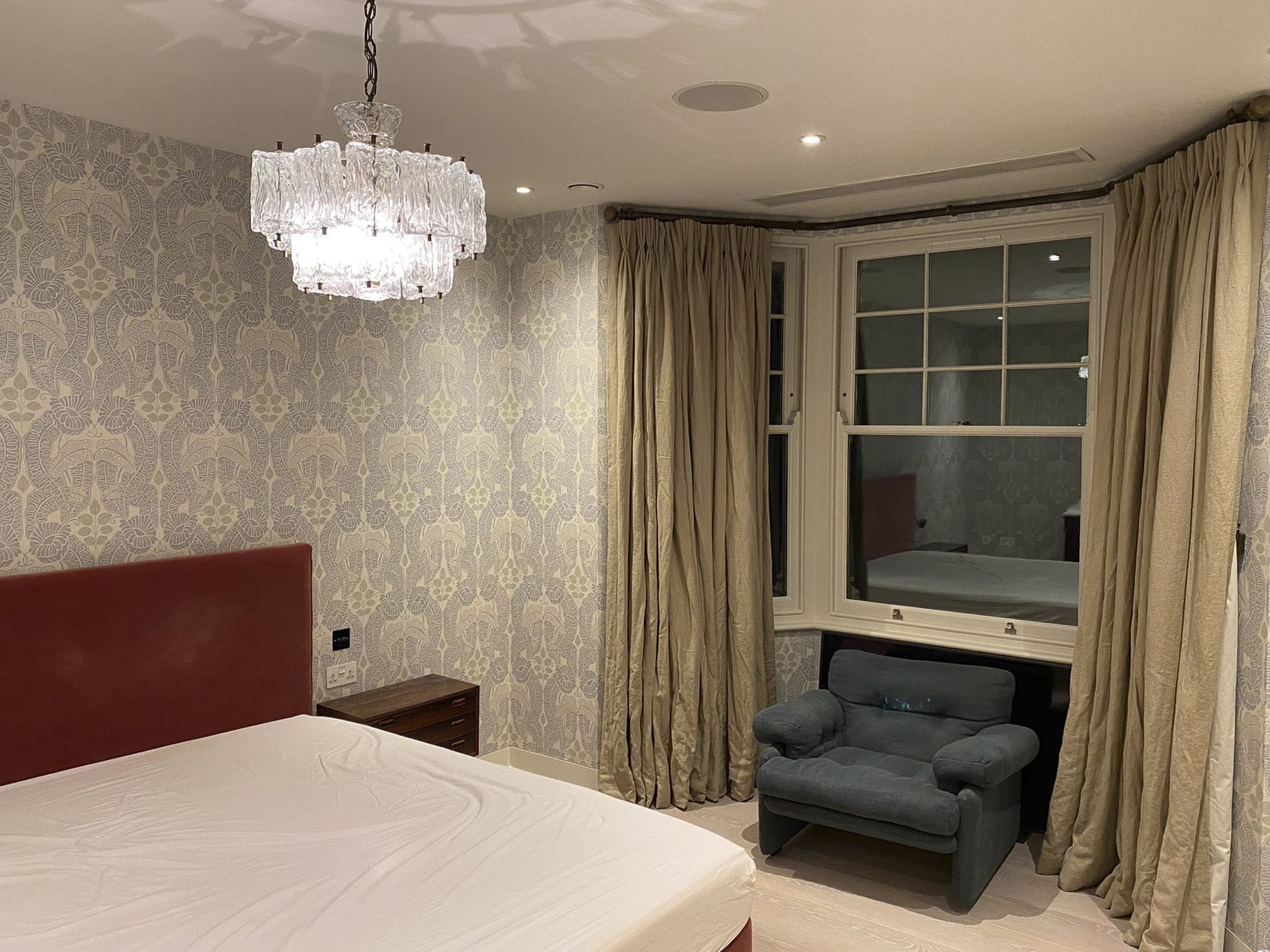 Why Hire a Painter and Decorator for Your Home?