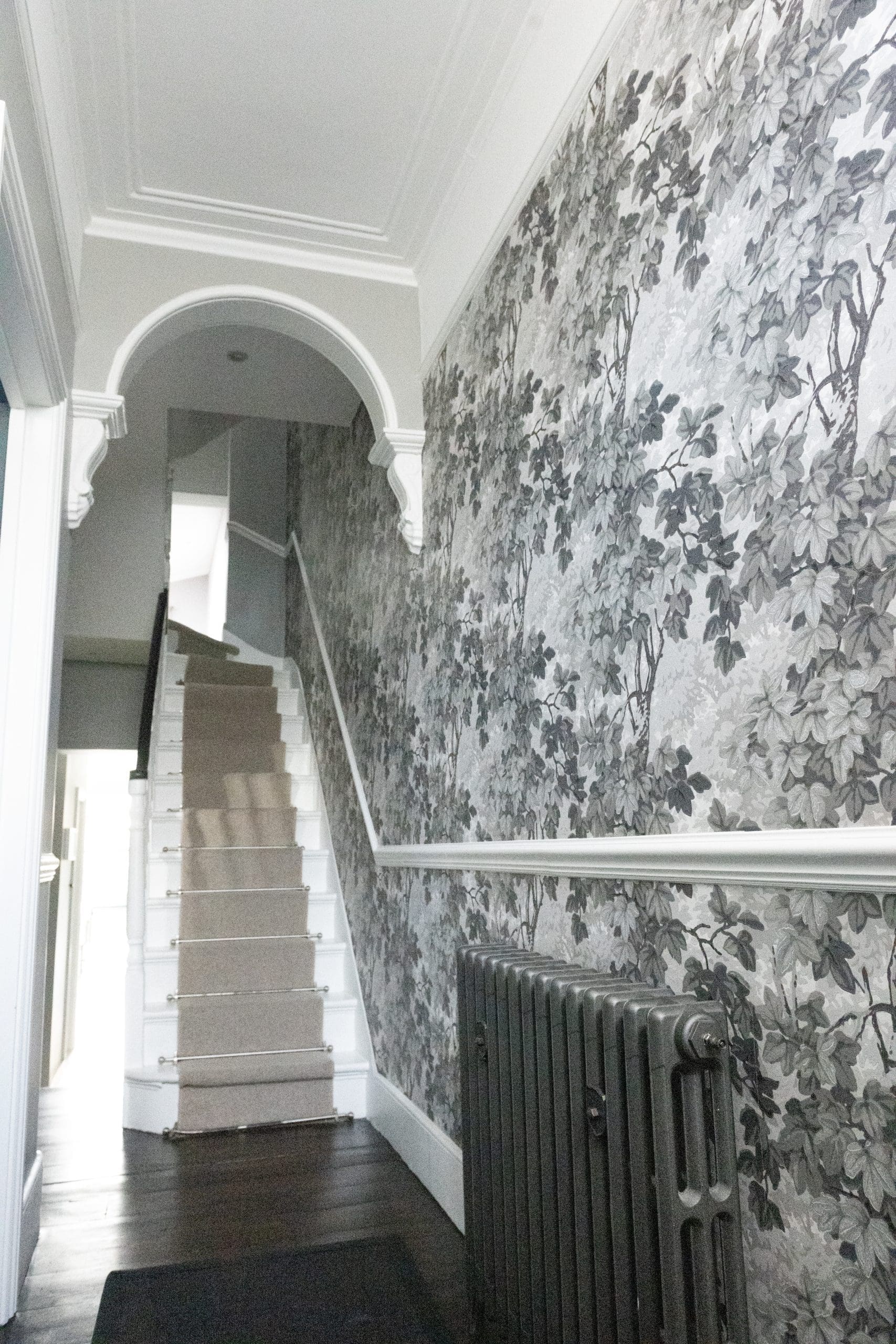 2 Why Hire a Painter and Decorator for Your Home?